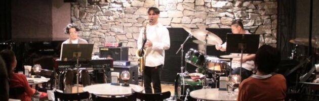 ファンキーなサウンドがとても温かくて気持ちいいレコ発ライブステージ