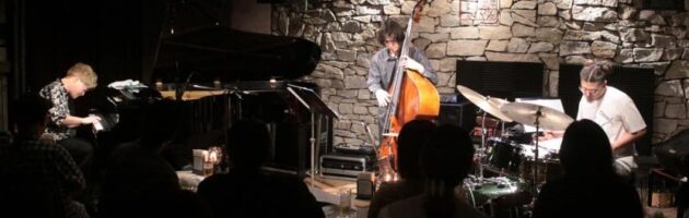 三人の個性が融合して美しい音色のトリオサウンドに聴き入った元気をもらったステージ