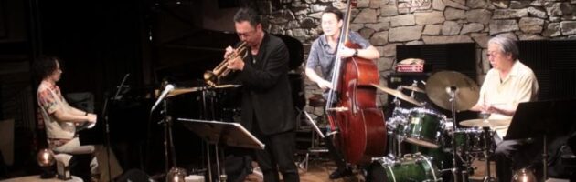 ジャズ界を牽引してきた大ベテランの粋なドラミングと選曲は流石!!