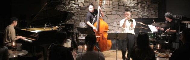 多くのオリジナル曲が大学時代のお仲間ととともに演奏された若者のステージ