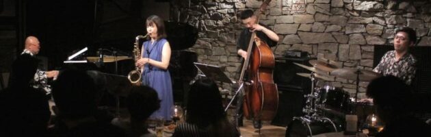 20年ほど昔の話をMCで語られ若かった頃を思い出した気持ちのいい演奏ステージ