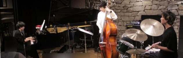若い演奏家が多くのビバップ曲を演奏するのを聴いて私も嬉しくなったステージ