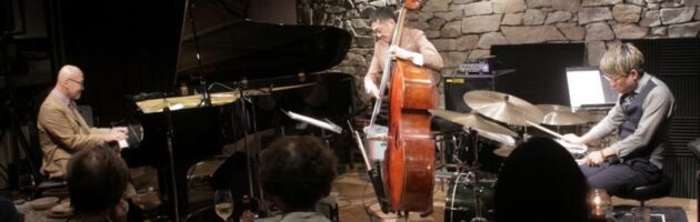 幅広く多彩な独自の音楽世界を多くのファンとともに楽しんだ連休谷間の夜