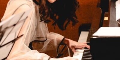 《鞍智彩音リーダートリオ》