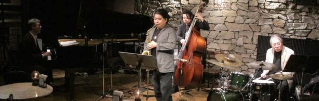 お馴染みのスタンダード曲を素敵な音色で年配のお客さまととに堪能