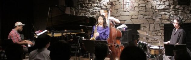 かつての天才少女は大きく成長して素晴らしい音とステージングを展開された満席の店内