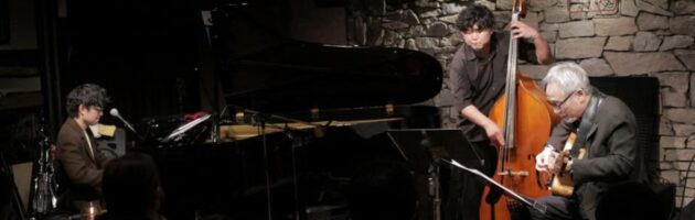 素直に心に届く自然体のピアノ弾き語りで選曲センスのいいステージをお客さまと一緒に堪能