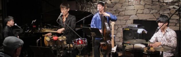 亜熱帯音楽のステージの熱い演奏も冷え込んだ夜で寂しげな店内