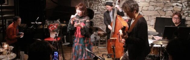 久しぶりに賑わった店内に和やかなお誕生日のヴォーカルステージ