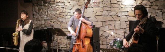 ベーシストらしい素敵な演奏選曲とステージングを堪能した夜