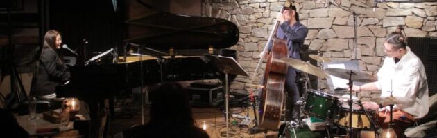 世界配信で張り切って日本語より外国語が得意なマルチリンガルの真骨頂ステージ