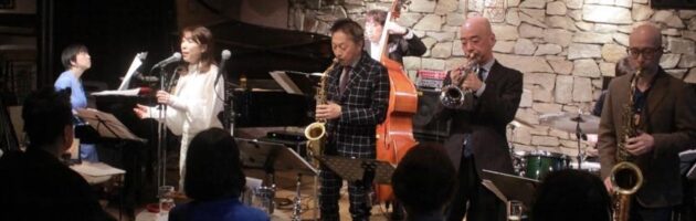 多方面で活躍されている方で音楽の才能も並ならぬものを感じた日曜昼のステージ