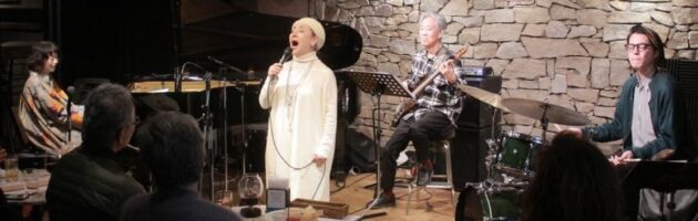 喜寿も過ぎても声の衰えも感じさせず豪華実力者メンバーで歌うさすが”至宝”です