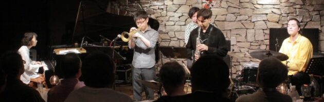 完全即興演奏を含むクォリティーの高いオリジナル曲で満席に埋まった誕生日ライブ!!