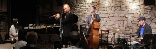 選曲もアレンジもステージングも手慣れたさすがの演出力で完成度の高い演奏