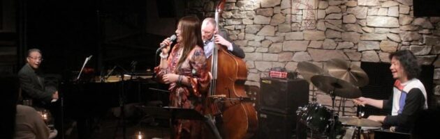 愛を歌う落ち着いた大人の女性らしい素敵なヴォーカルステージ