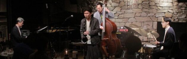 初心者も楽しめコアなファンも満足の選曲ステージも寒い雨で寂しい客席が残念!!