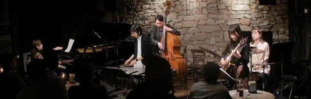 柔らかで気持ちいいサウンドが店内に満ちた華やかなステージ