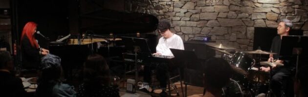 バラエティ豊かに弾き語った上質でファンキーでグルーヴィーな素敵なサウンド!!