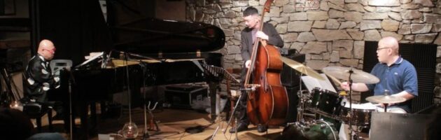 優しいお人柄とロマンチストを感じる多くの素敵なオリジナル曲を堪能