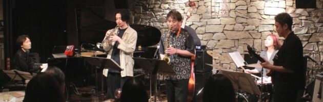 故ロイさんの音楽世界の一端を堪能した華やかに賑わった合同誕生日ライブ