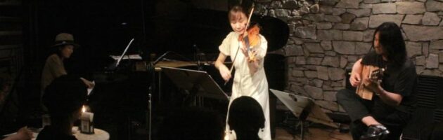 ほぼそれぞれのオリジナル曲で三人の目指す音楽世界をたっぷり堪能