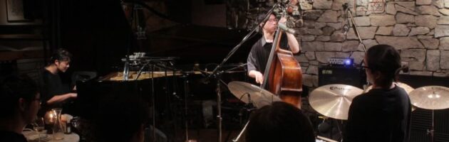 静と動のコントラストのいい選曲で歌心あるドラミングに惹き込まれる素晴らしい演奏