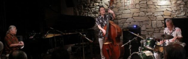 ピアノトリオの王道のようなスタンダード曲をジャジーに演奏